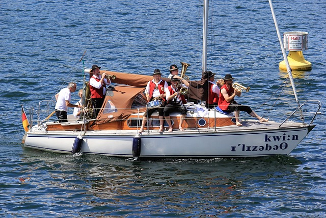 她的发球直 她的发球直